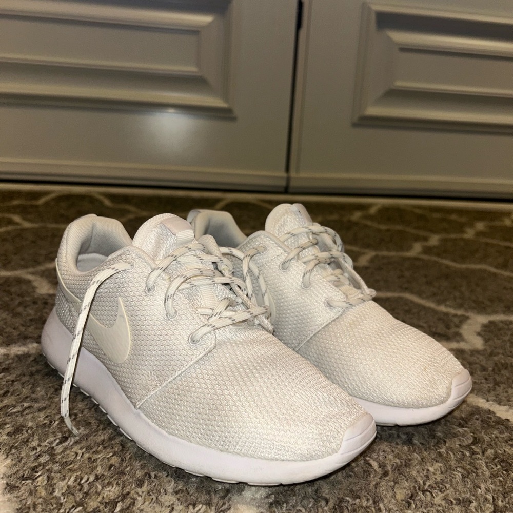Nike “Roshe One” Women's White Sneakers